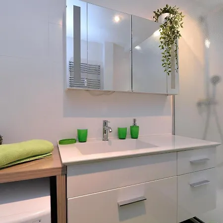De Luxe En Hyper-centre Avec 3 Chambres, Balcon, Parking, Proche Musee Unterlinden - Fr-1-744-37 קולמר